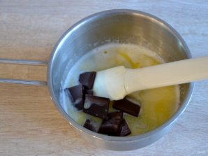 Торт «Сникерс» из печенья без выпечки