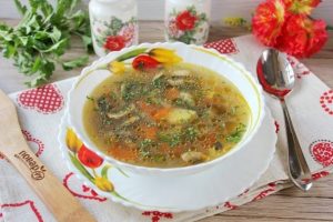 Легкий суп с шампиньонами и овощами