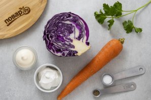 Салат «Коул слоу» с красной капустой