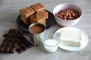 Торт «Сникерс» из печенья без выпечки
