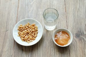 Самогон на кедровых орешках с медом