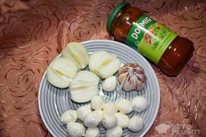 Куриная грудка в томатном соусе с моцареллой в духовке
