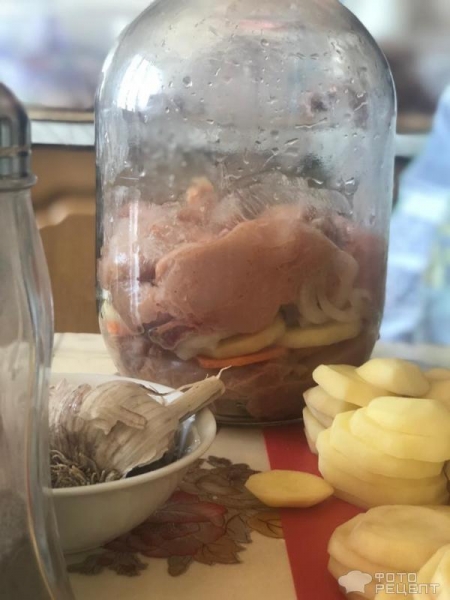 Рецепт: Запеченная курица с картошкой в трехлитровом балоне — В трёхлитровом баллоне.
