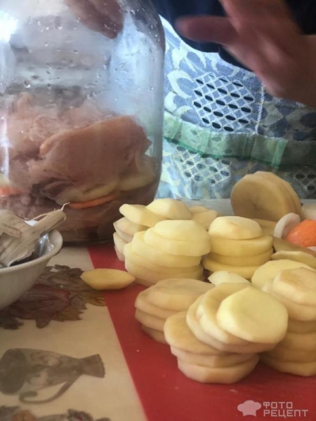 Рецепт: Запеченная курица с картошкой в трехлитровом балоне — В трёхлитровом баллоне.