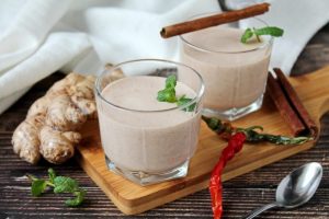 Кефир с корицей, имбирём и красным перцем