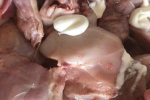 Курица с картофелем и овощами в трехлитровой банке