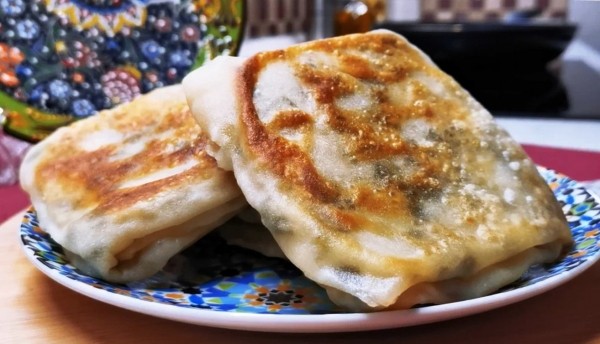 Ели на отдыхе в Турции лепешки с начинкой. Попробовали приготовить дома на сковороде: жарим теперь постоянно