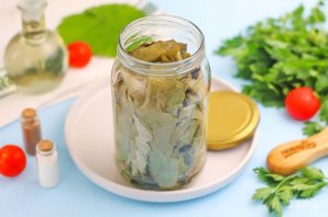 Консервированные листья винограда