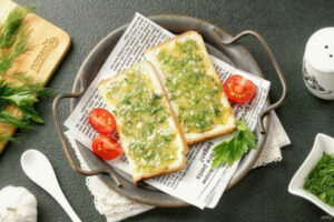 Чесночные тосты с сыром и зеленью в аэрогриле