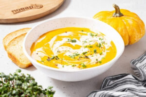 Тыквенный суп-пюре с запеченными овощами