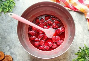 Клубничное варенье жидкое