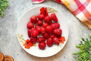 Творожник с клубникой