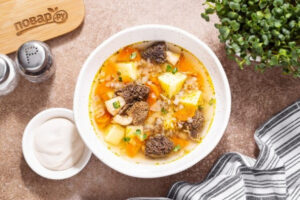 Грибной суп со сморчками, картофелем и гречкой