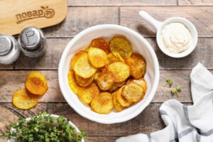 Картофельные чипсы без масла в духовке