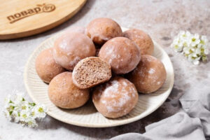 Постные пряники с какао и сахарной глазурью