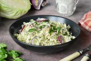 Коулслоу с маком и йогуртовой заправкой