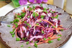 Салат «Цветной» из капусты, моркови и свеклы