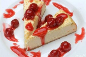 Творожный пудинг с яблоками и изюмом