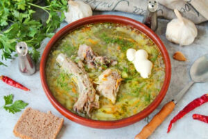 Щи из квашеной капусты с мясом