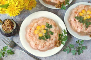 Заливное из лосося с прозрачным рыбным бульоном