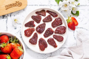 Цукаты из клубники в сахарном сиропе