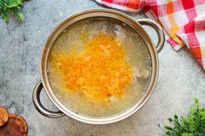 Щи с кислой капустой и мясом