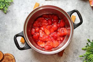 Мороженое с клубникой
