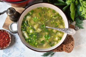 Постный картофельный суп с зеленью