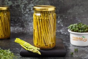 Маринованная консервированная спаржа с чесноком и лимонной цедрой