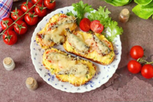 Горячие бутерброды со шпротами, яйцом и сыром