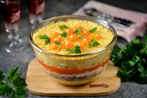 Классический салат «Мимоза» с рыбными консервами