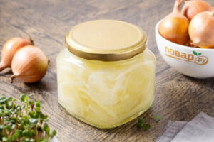 Консервированный лук в пряном маринаде