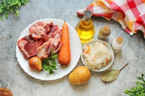 Щи с кислой капустой и мясом