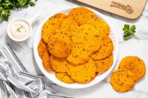 Домашние чипсы из батата с кунжутом