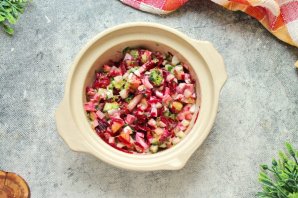 Окрошка со свеклой