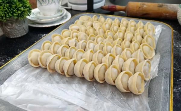 Сливочное масло прямо в фарш — вот почему пельмени в 2 раза вкуснее. Получаются сочные, просто наслаждение!