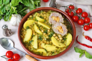 Азербайджанская кюфта с нутом и курагой