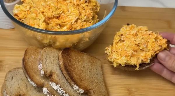Просто натрите 2 яйца и добавьте продукты из холодильника. Вкуснейшая намазка за 15 минут — тает во рту, выручает перед гостями!