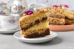 Торт «Машенька» со сгущенкой и грецкими орехами