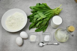 Заливной пирог с черемшой и яйцом