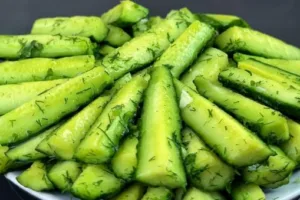 Быстрые огурцы с укропом и лимонным соком за 3 часа