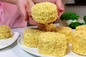 Пирожные «Неженка» с клубничной прослойкой и масляным кремом