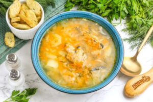 Рыбный суп из консервированной горбуши с рисом