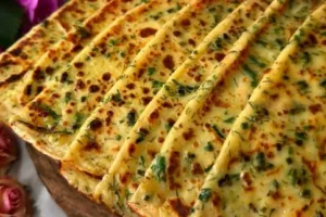 Ленивые сырные лепешки-кармашки на сковороде с моцареллой и паприкой