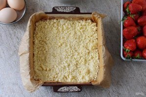 Пирог с клубникой и творогом