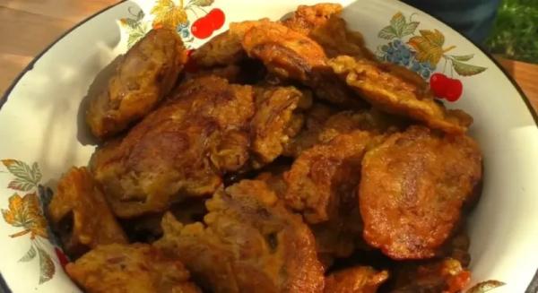 Мясо больше не покупаю, готовлю печень в кляре: мариную 20 минут, жарю 2 минуты. Получается вкуснее любого шашлыка