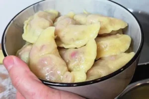 Домашние вареники с клубникой на нежном тесте