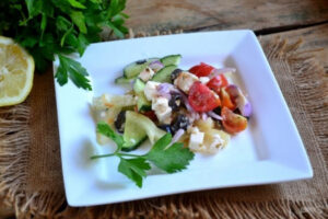 Деревенский салат по-эллински: тот самый вкус Солнца
