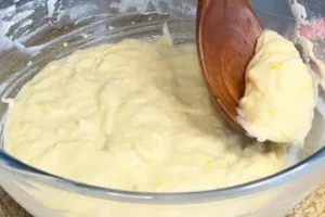 Пышные яблочные оладьи на кефире