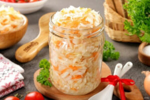 Хрустящая классика: домашняя квашеная капуста без сахара и уксуса